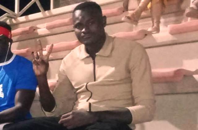 Raddusa. SAI "Vizzini Ordinari". Omar, 19 anni, proviene dal Mali e scrive sui suoi compagni che hanno giocato sul campo dello stadio "Angelina Arena" di Raddusa